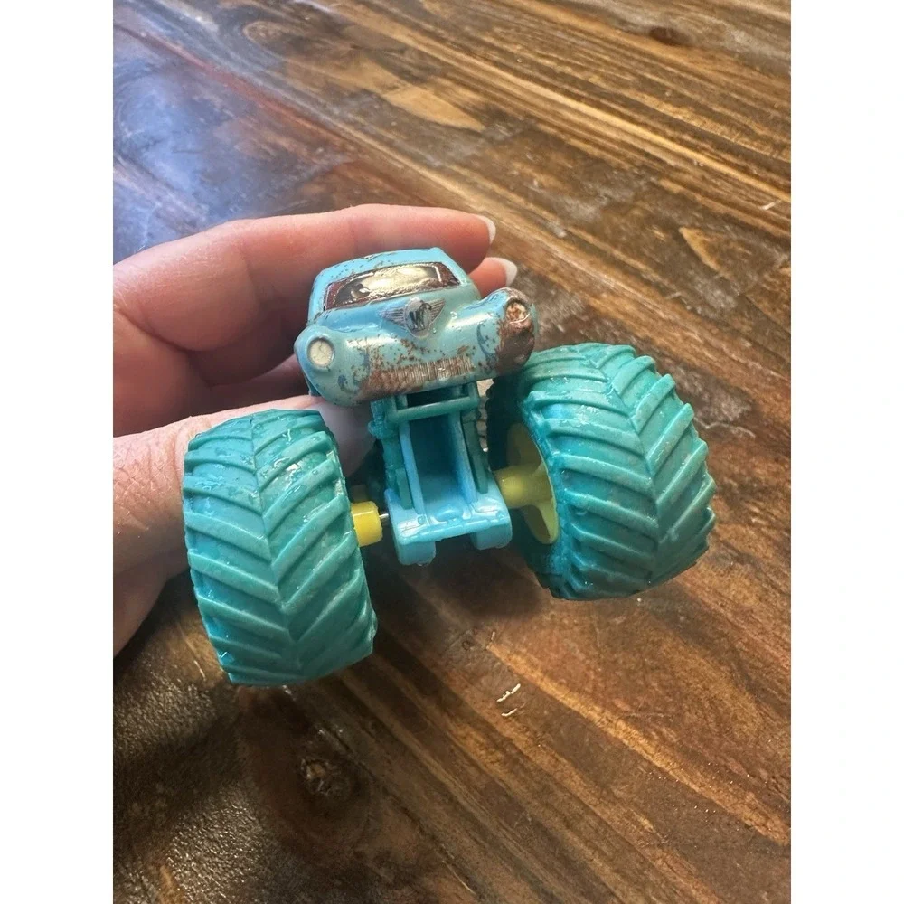 Monster Jam Whisplash Mud Blasters‎ Color Change Monster Truck Hot Wheels 1:64